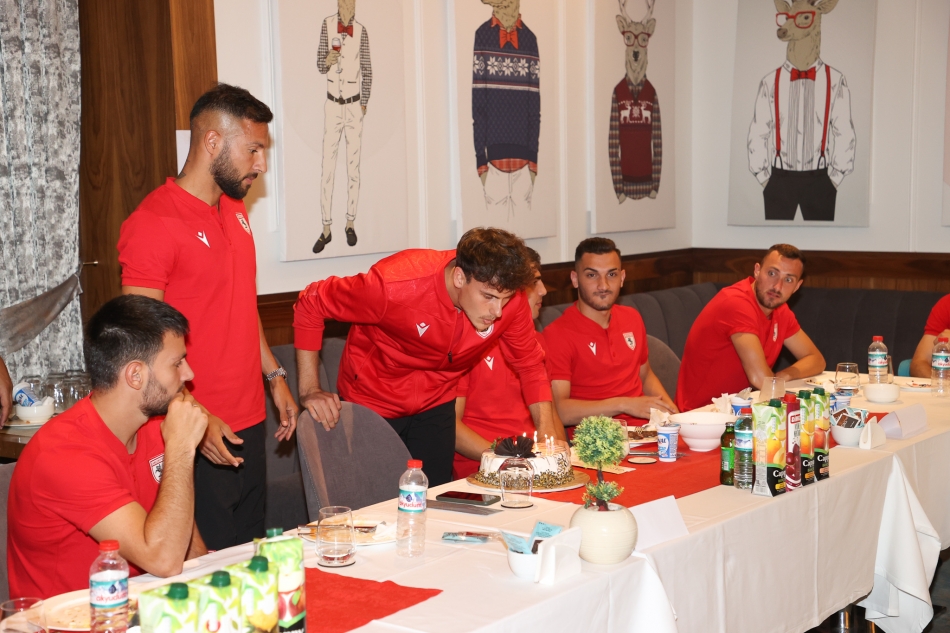 Samsunsporlu futbolcuya doğum günü sürprizi