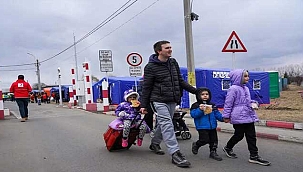 Kızılay ekipleri Ukrayna’nın Güneybatı sınırında...