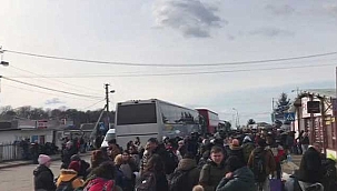 Polonya sınırındaki Türk vatandaşlarının sınırı geçmek için bekleyişi sürüyor