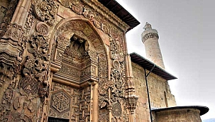 UNESCO listesindeki Divriği Ulu Cami'de restorasyon çalışmaları...