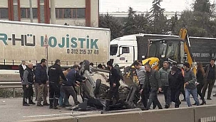 4 araçlı zincirleme kaza; otoyol trafiğe kapandı