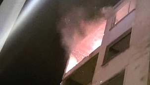 5 katlı binada yangında binadan kopan parçalar çevreye zarar verdi