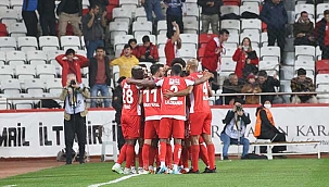 Antalyaspor sahasında Demir Grup Sivasspor'u 1-0 yendi.