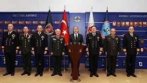 Bakan Akar: Hava sahasının kapatılmasından dolayı 2 uçağımız Borispol Havaalanı'nda 