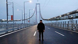 Bakan Karaismailoğlu, gün doğumunu 1915 Çanakkale Köprüsü'nde yürüyerek karşıladı