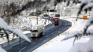 Bolu Dağı'nda aralıksız yağan kar durdu. Trafik açıldı