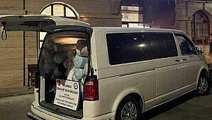 Bu kadarı da pes dedirtti! Pişkin hırsızlar çaldıkları kumaşı...