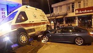 Son Dakika: Ambulans ile otomobil çarpıştı! Çok fazla...