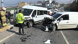 Feci kazada hafif ticari araç...