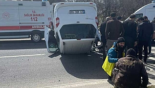 Feci kazada hafif ticari araçla otomobil çarpıştı. Çok sayıda yaralı...