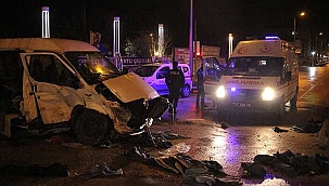Feci kazada otomobil ile minibüs çarpıştı: 6 yaralı