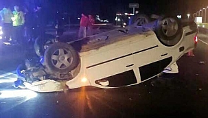 Feci kazada otomobil orta refüje çarptı