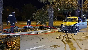 Feci kazada otomobil turunç toplayan kadınlara çarptı