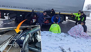 Feci kazada polis yaralananları montuyla ısıttı