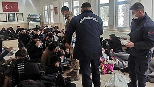 Flaş Haber... 222 kaçak göçmen ve 2 organizatör yakalandı