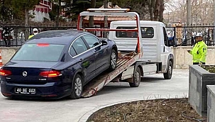 Flaş Haber... Tazminatını alamadı, belediyenin makam aracını haczettirdi