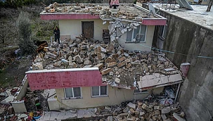  Hortum yıktı geçti! Çok sayıda ev ve iş yeri zarar gördü