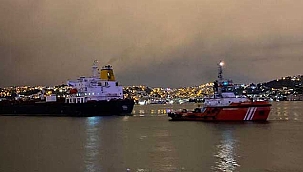 İstanbul Boğazı'nda korku dolu anlar! Tanker gemisi kıyıya...