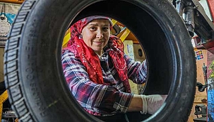 Kadın lastik tamircisi: 'Lastik tamir etmek pilav yapmaktan kolay'