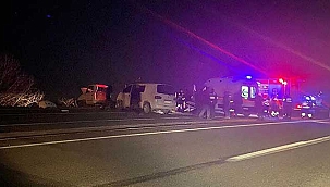 Son Dakika:Kamyonet ile minibüs çarpıştığı feci kazada...