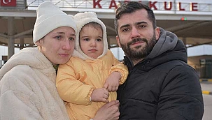 Meraklı bekleyiş Kapıkule'de sona erdi.Ailesine kavuştu