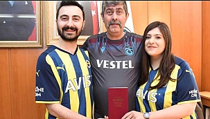 Nikaha Fenerbahçe formasıyla gelen çifte Trabzonsporlu başkandan 'forma' sürprizi