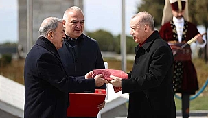 Osmanlı sancağı 129 yıl sonra Çanakkale'deki törende