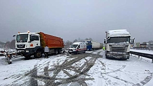 Otoyolda zincirleme kaza! Otoyol ulaşıma kapandı