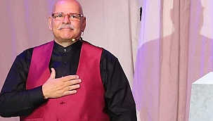 Rasim Öztekin Kimdir? Türk tiyatrosunun güldüren yüzü...