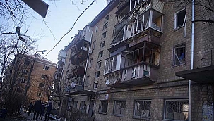 Rus güçleri başkent Kiev’de sivil yerleşim bölgesini vurdu