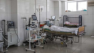 Rus ordusunun bombaladığı hastaneden yaralı çıkarılan hamile kadın ve bebeği öldü