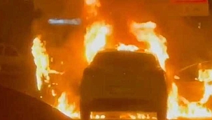 Seyir halindeki otomobil alev topuna döndü