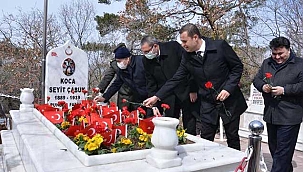 Seyit Onbaşı mezarı başında anıldı