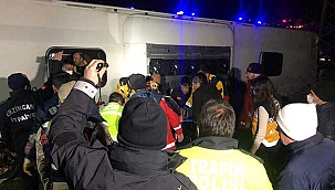 Son Dakika: Feci kazada yolcu otobüsü şarampole devrildi. Çok sayıda ambulans...