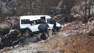 Son Dakika: Öğrenci servisi devrildi; 10 yaralı