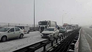 Son Dakika: Zincirleme trafik kazası nedeniyle otoyol ulaşıma kapandı