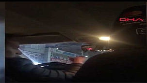 Taksici yolcuları indirmek istedi, tartışma çıktı. Şok görüntüler!