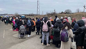 Ukrayna'dan göç devam ediyor. Rava-Russkaya Sınır Kapısı’nda yoğunluk oluştu