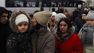 Ukrayna'dan savaş nedeniyle Polonya'ya son 24 saatte 106 bin kişi geçti