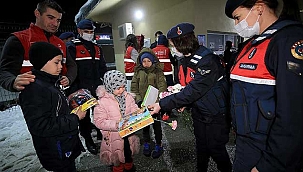 Ukrayna'dan tahliye edilen 209 Kırım Tatar Türkü Türkiye'ye getirildi