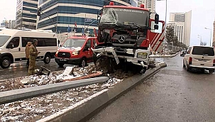 Yangın ihbarına giden itifaiye aracı kaza yaptı