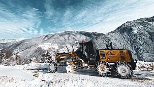 Yoğun kar yağışı nedeniyle 1075 yerleşim yerinin yolu kapandı