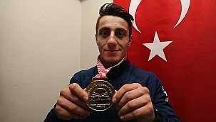 Zorlukları ve rakipleri teker teker yendi