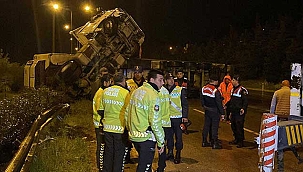 4 aracın karıştığı zincirleme kazada, 3'ü polis 5 kişi...