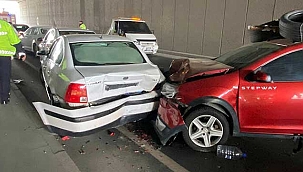 Alt geçitteki zincirleme kazada çok sayıda yaralı! Ambulanslar...