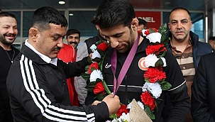 Avrupa Şampiyonu Milli Güreşçi Murat Fırat, memleketinde çoşkuyla karşılandı