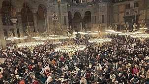 Ayasofya Camii'nde 88 yıl sonra ilk teravih