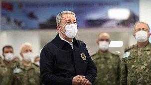 Bakan Akar'ın Kara Kuvvetleri Harekat Merkezi'nde yoğun mesaisi devam ediyor