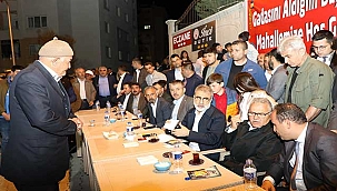 Başkan İlmek ve Beraberindeki Heyet Teravih Namazı Sonrası Vatandaşlarla Buluştu