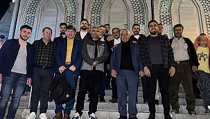 Başkan Turan, Teravih Namazı Sonrası Vatandaşla Buluştu